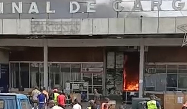 LUANDA: INCÊNDIO NO TERMINAL DE CARGAS