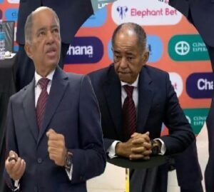 ZECA AMARAL SURGE VISIVELMENTE DIFERENTE E CHAMA ATENÇÃO NO CURSO DA CAF